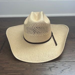 Genuine Ariat cowboy hat size 7 tan